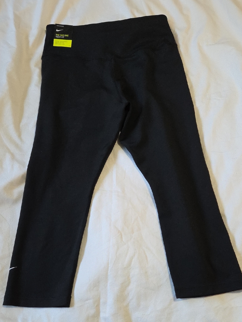 Nike NWT Capri Tight Fit Leggings Women's M